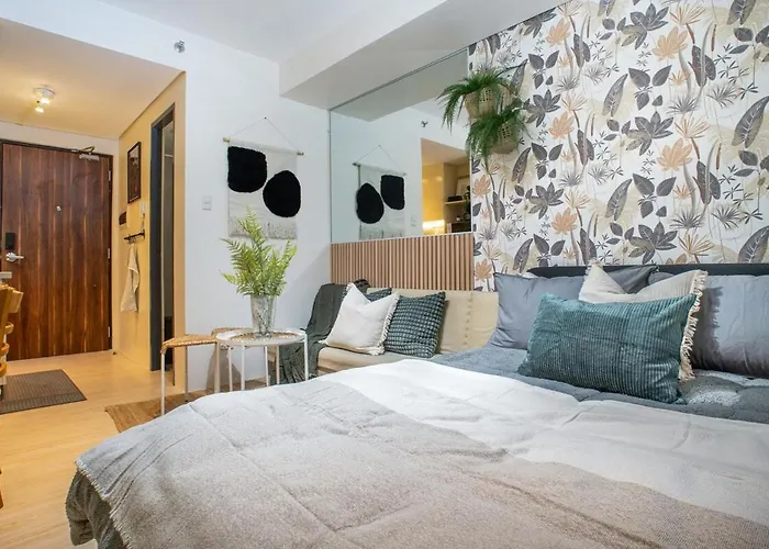 Fully Furnished Urban Oasis Free Pool * Manila