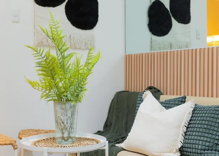 Fully Furnished Urban Oasis Free Pool * Manila